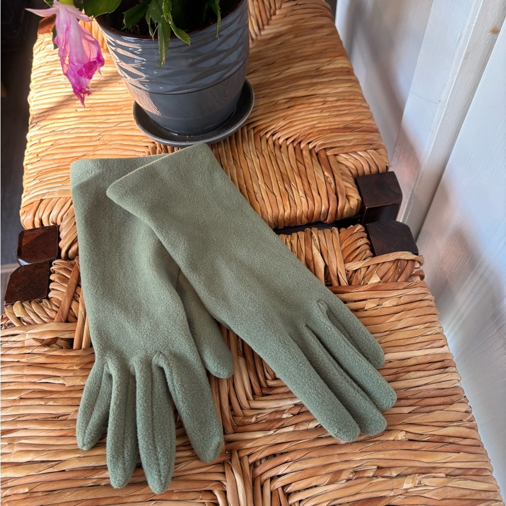 Soft Green Women's Driving Gloves